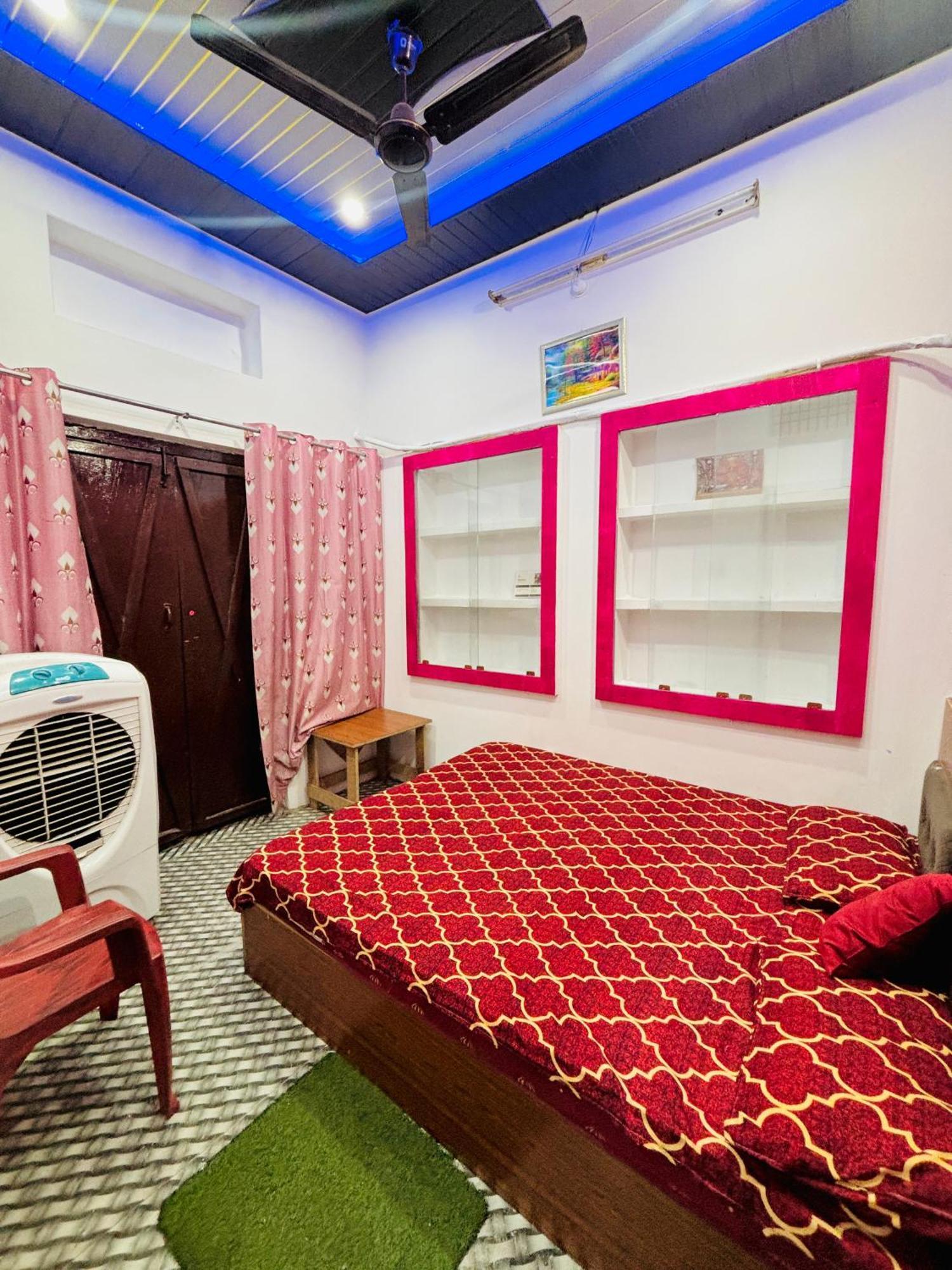 Shivalay Paying Guest House Варанаси Экстерьер фото